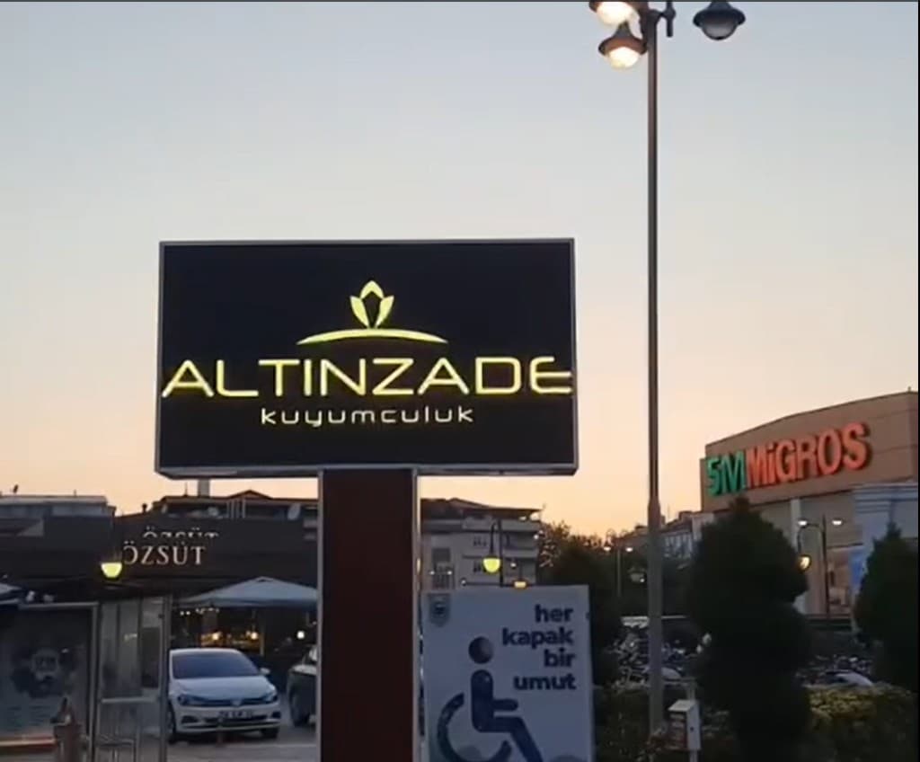 Altınzade Kuyumculuk dış mekan LED ekran uygulaması